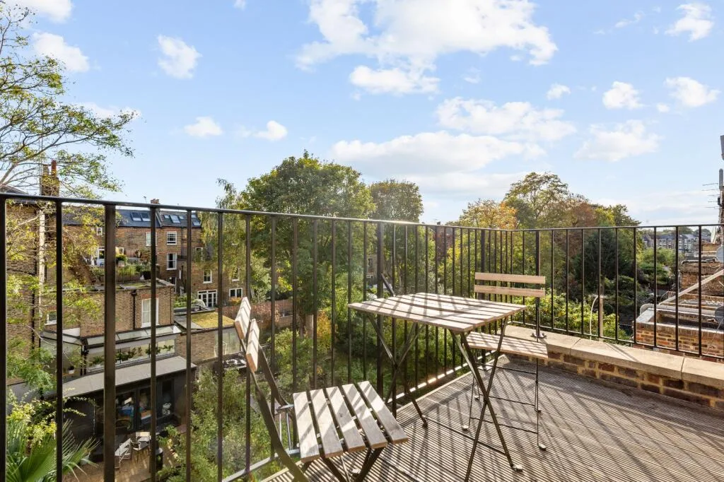 3 bedroom maisonette for rent
