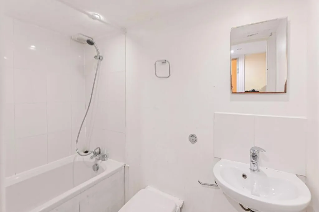 4 bedroom flat for rent