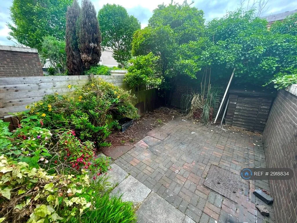 2 bedroom end of terrace house for rent