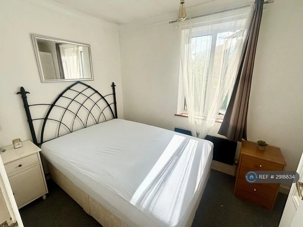 2 bedroom end of terrace house for rent