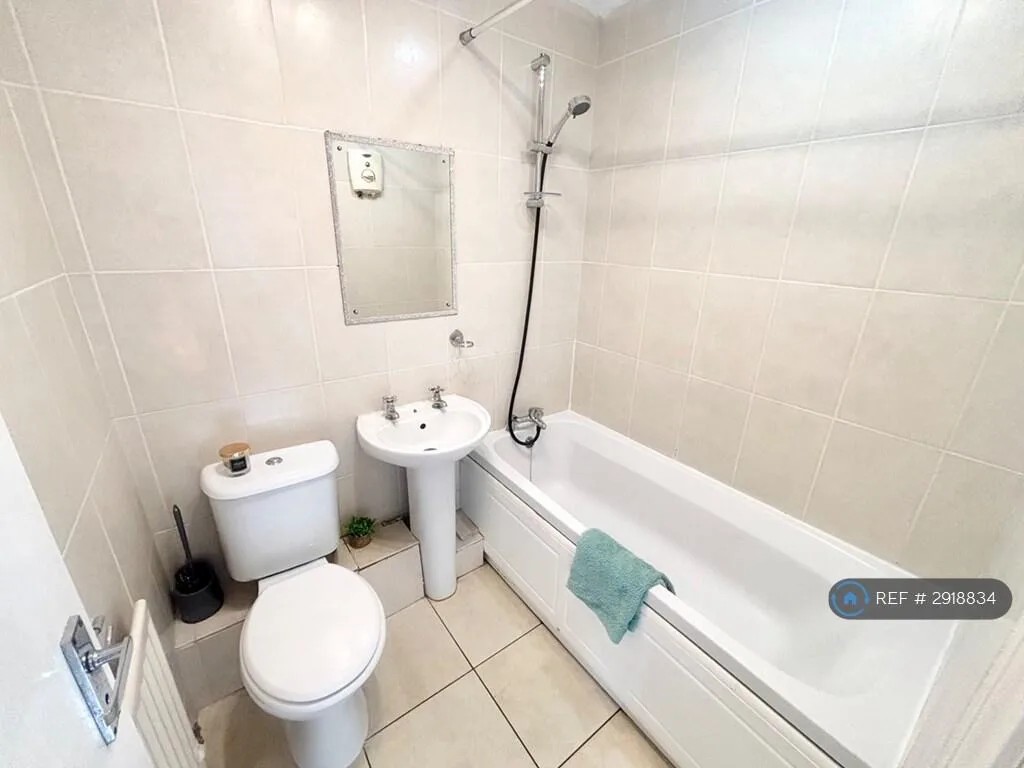 2 bedroom end of terrace house for rent