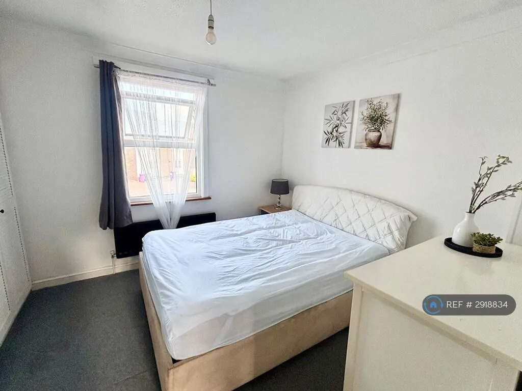 2 bedroom end of terrace house for rent