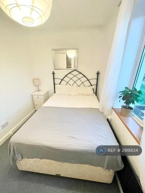 2 bedroom end of terrace house for rent