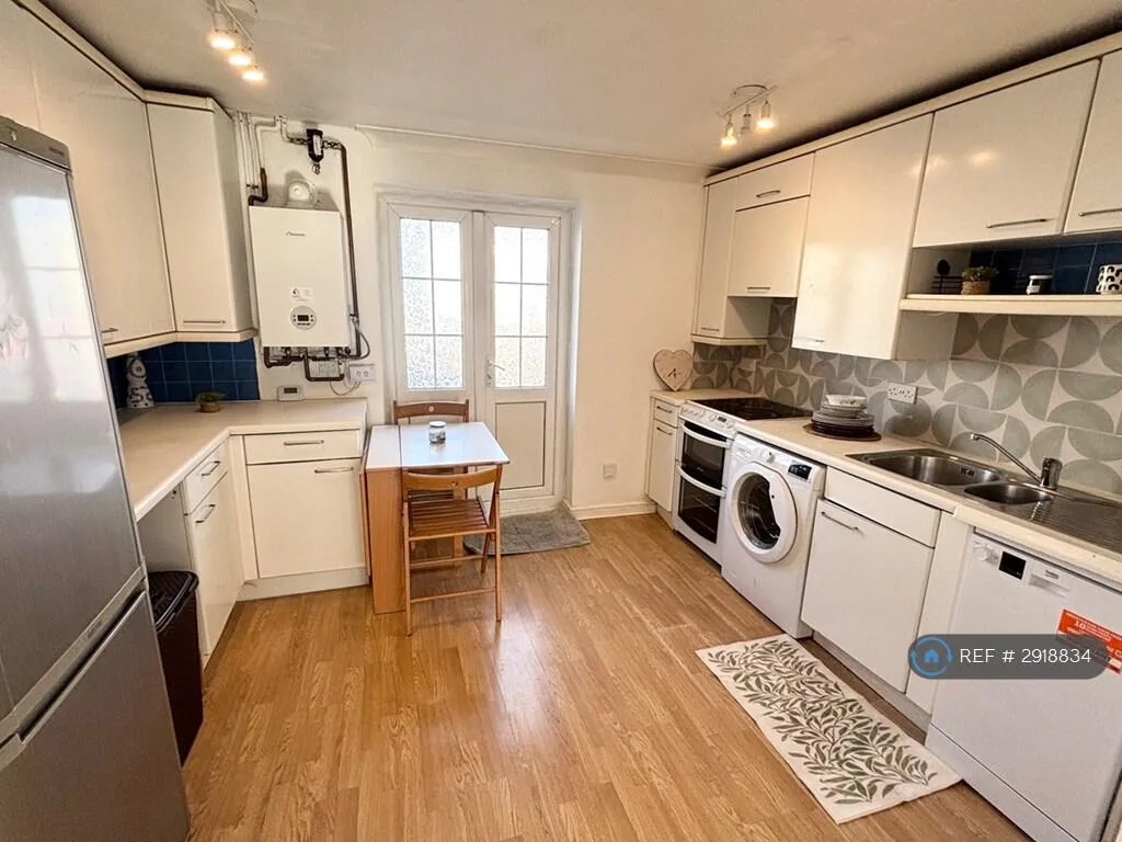 2 bedroom end of terrace house for rent
