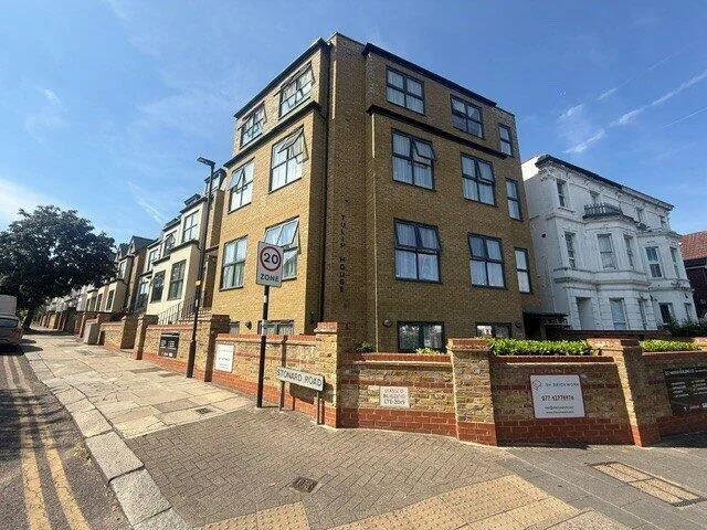 3 bedroom maisonette for rent