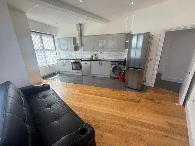 3 bedroom maisonette for rent