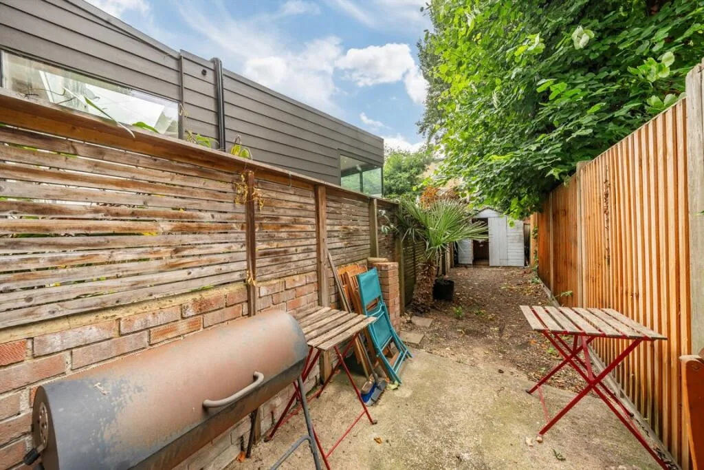2 bedroom house for rent