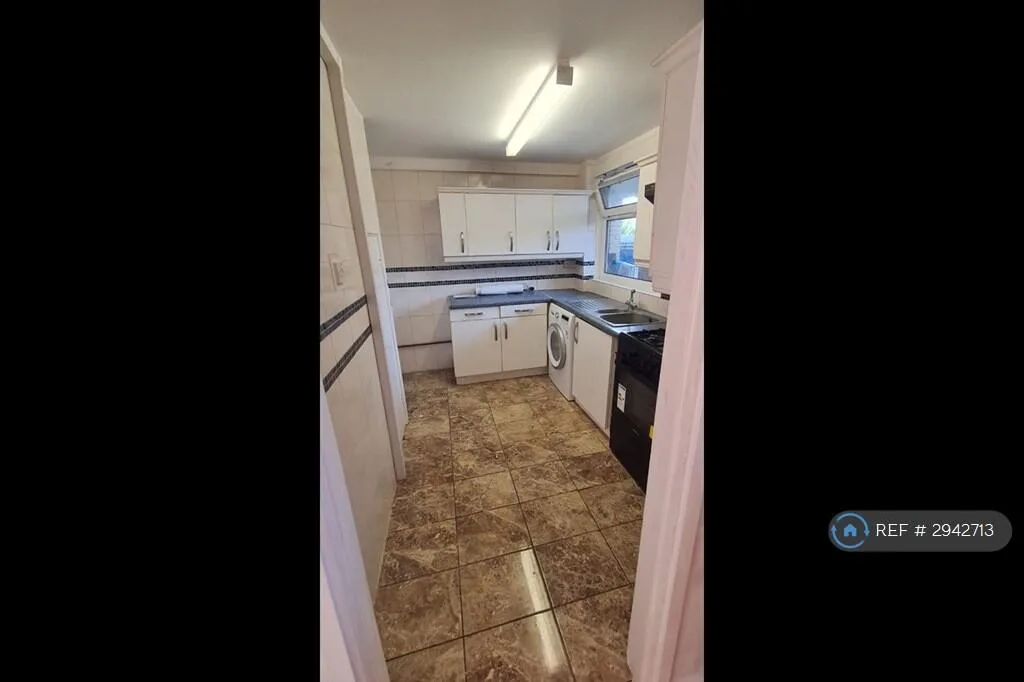 2 bedroom maisonette for rent