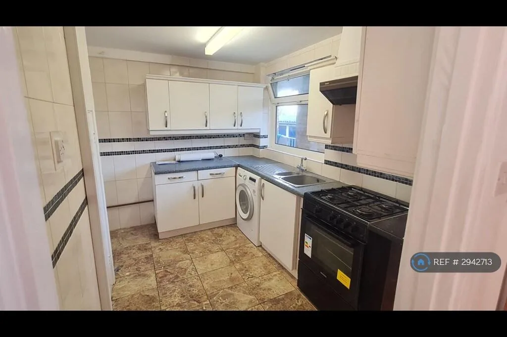 2 bedroom maisonette for rent