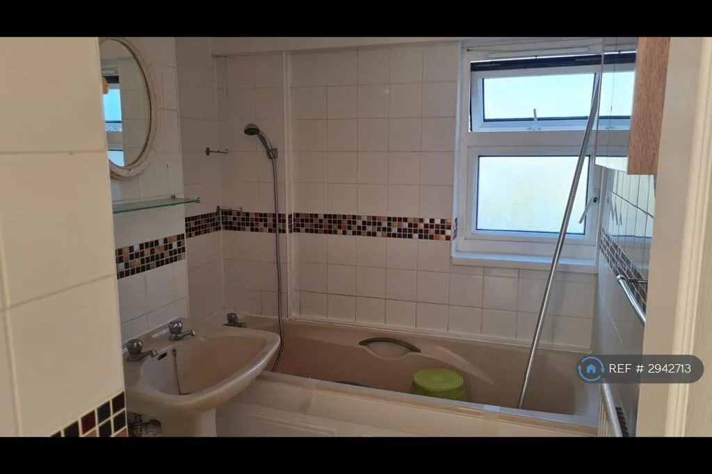 2 bedroom maisonette for rent