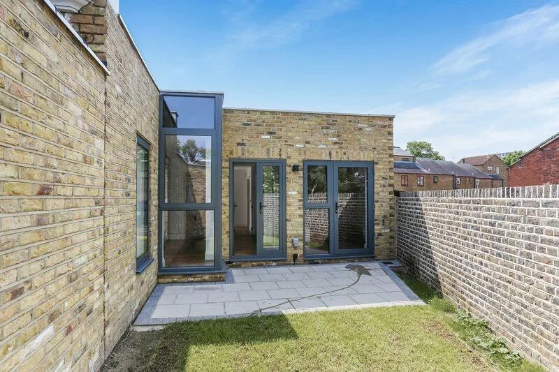 3 bedroom semi-detached house for rent