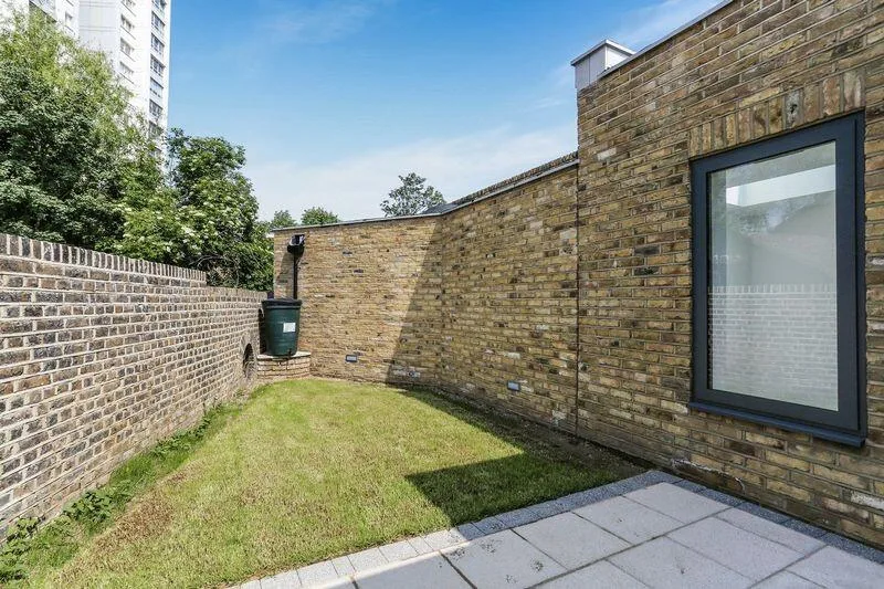 3 bedroom semi-detached house for rent