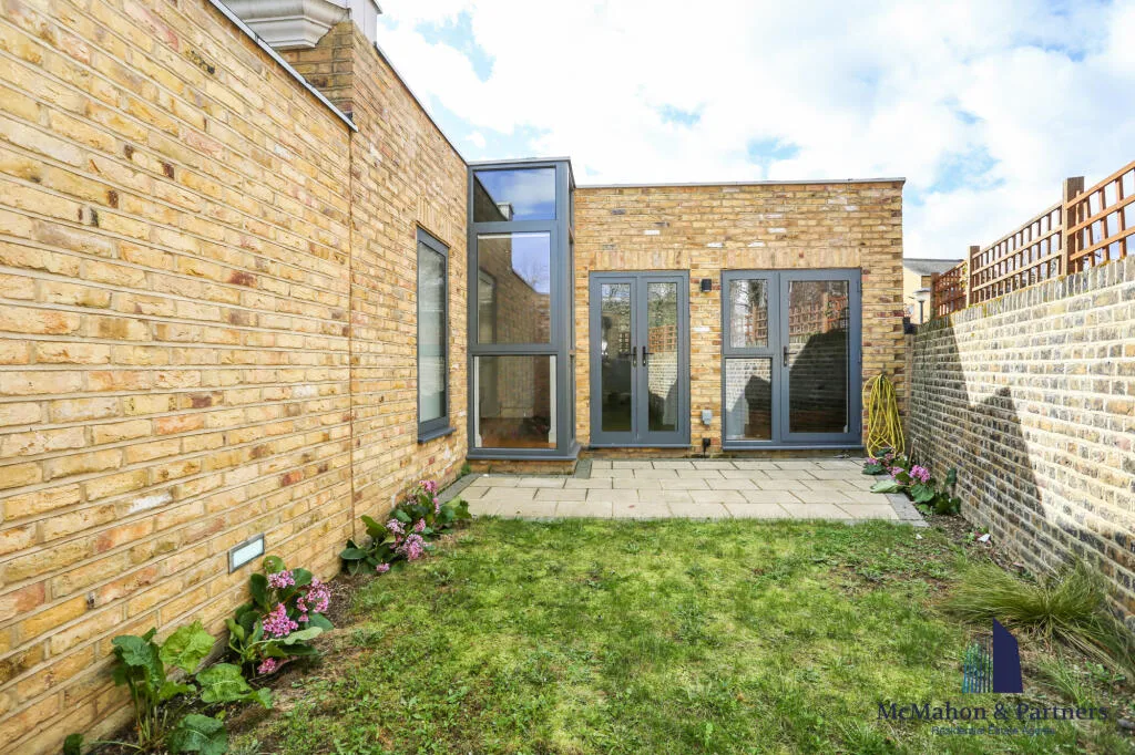 3 bedroom semi-detached house for rent
