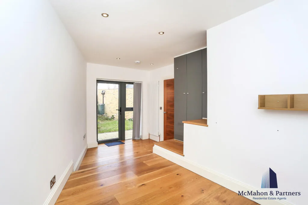 3 bedroom semi-detached house for rent