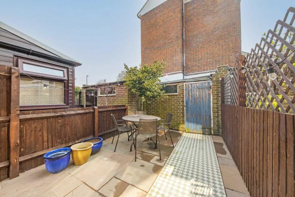 1 bedroom house for rent