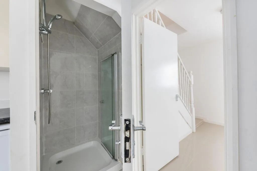 2 bedroom house for rent