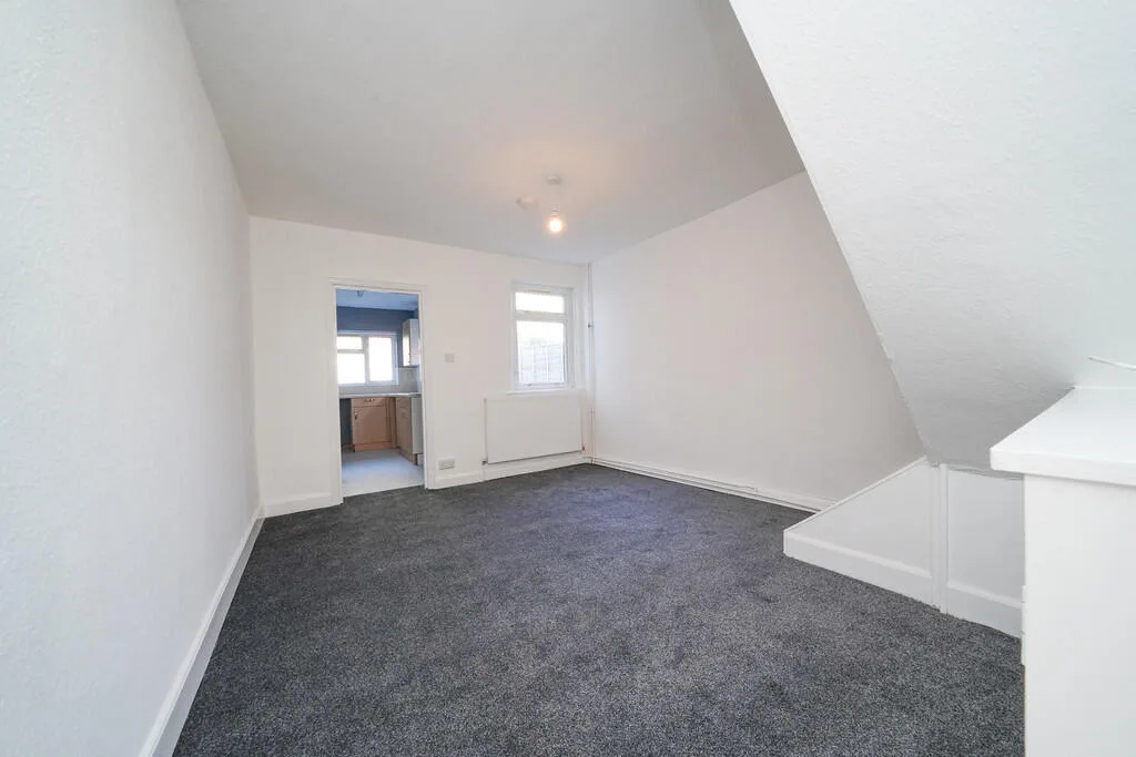 2 bedroom end of terrace house for rent