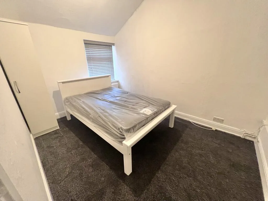 2 bedroom end of terrace house for rent