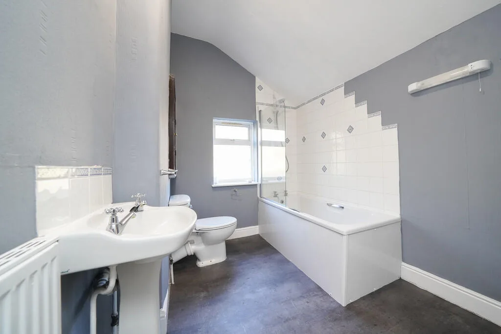 2 bedroom end of terrace house for rent