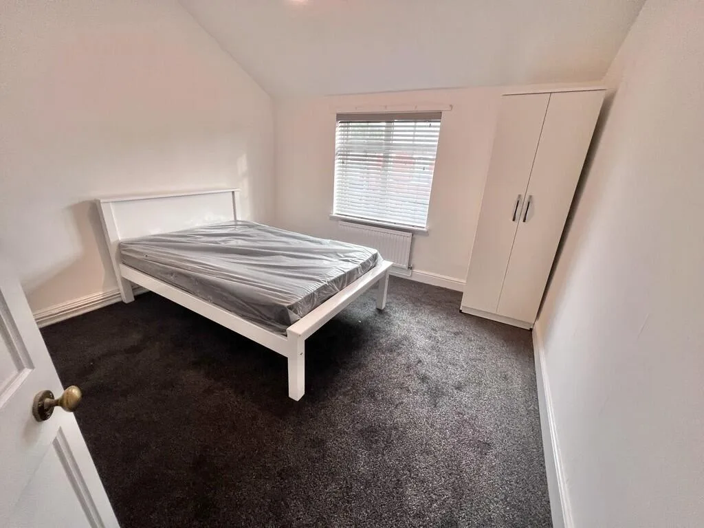 2 bedroom end of terrace house for rent