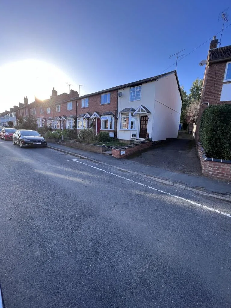 2 bedroom end of terrace house for rent