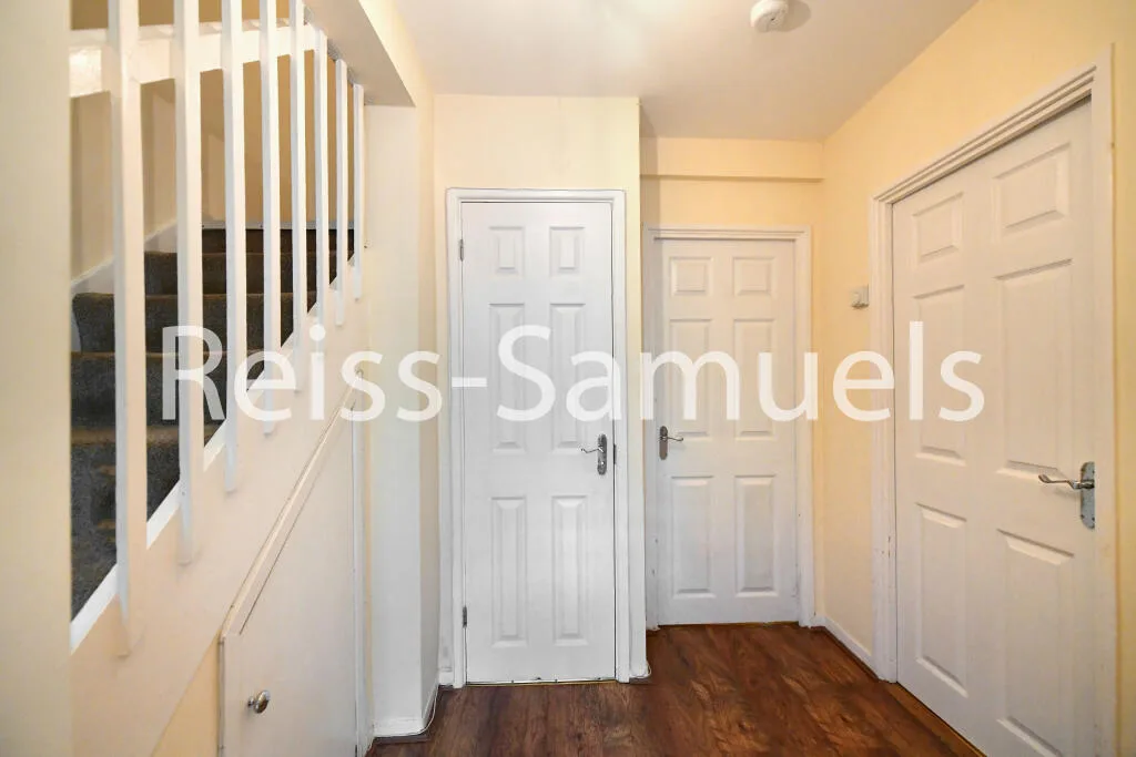 4 bedroom maisonette for rent