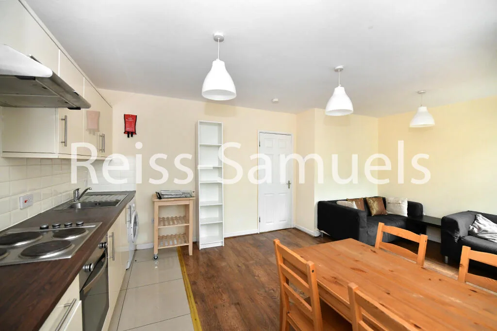 4 bedroom maisonette for rent