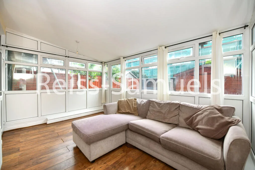 4 bedroom maisonette for rent