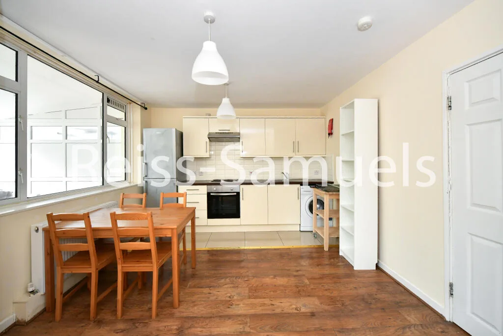 4 bedroom maisonette for rent