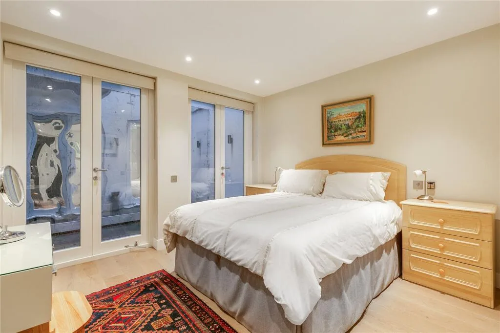 3 bedroom mews property for rent