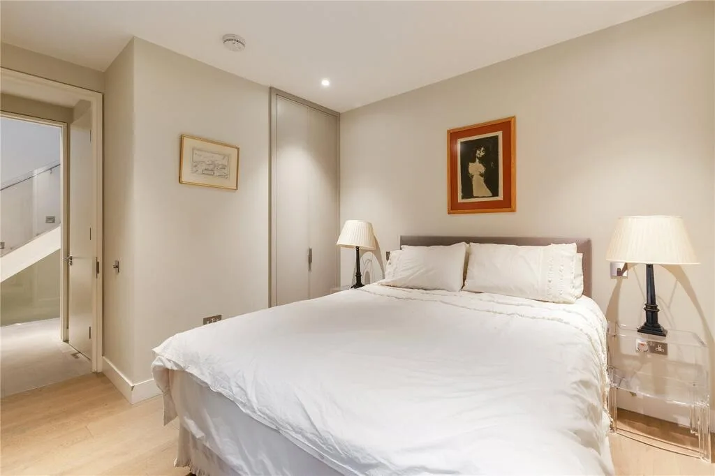 3 bedroom mews property for rent