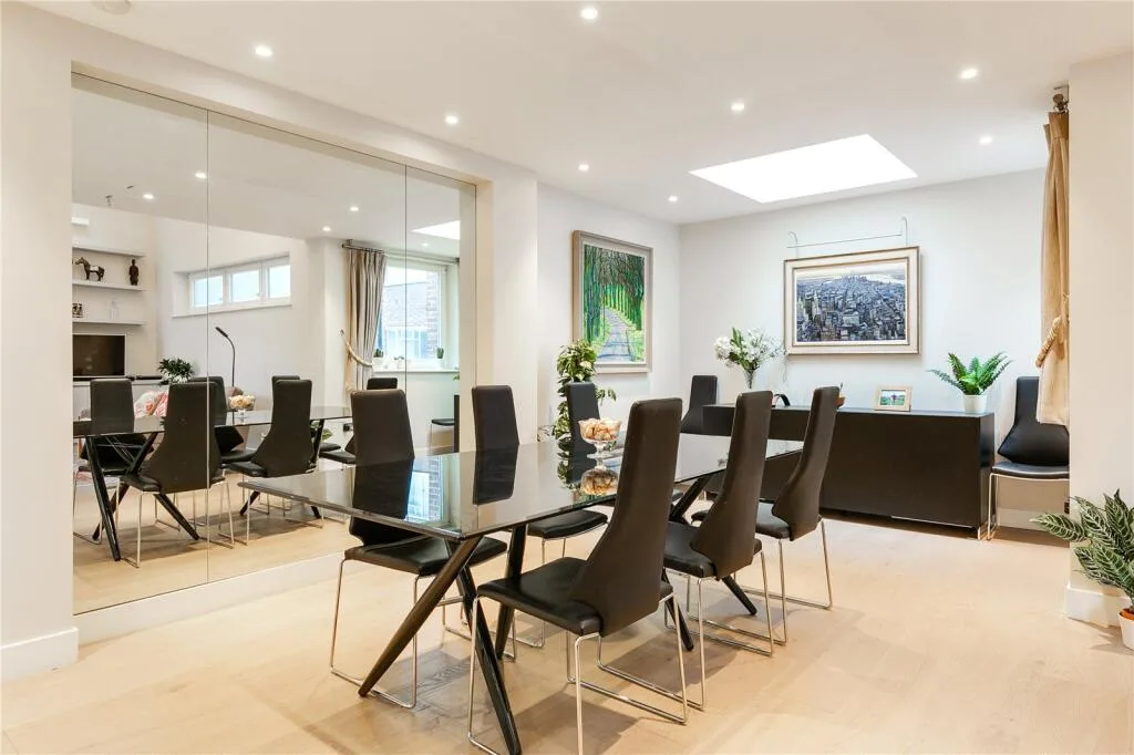 3 bedroom mews property for rent