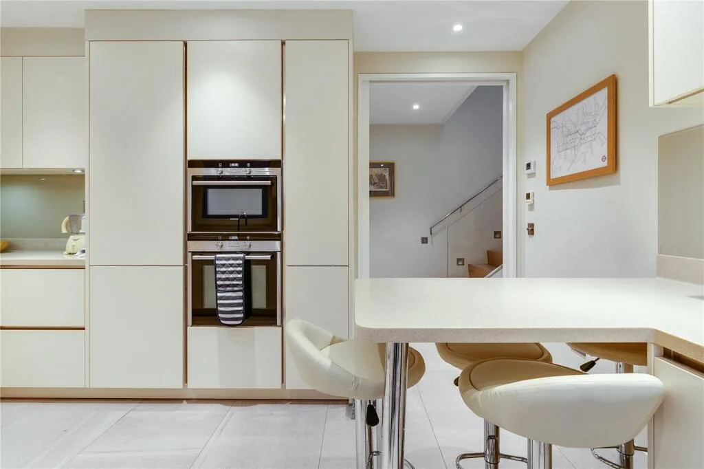 3 bedroom mews property for rent
