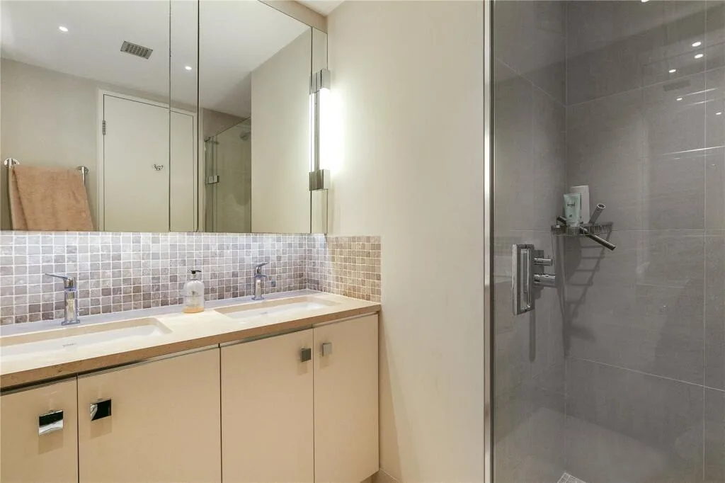 3 bedroom mews property for rent