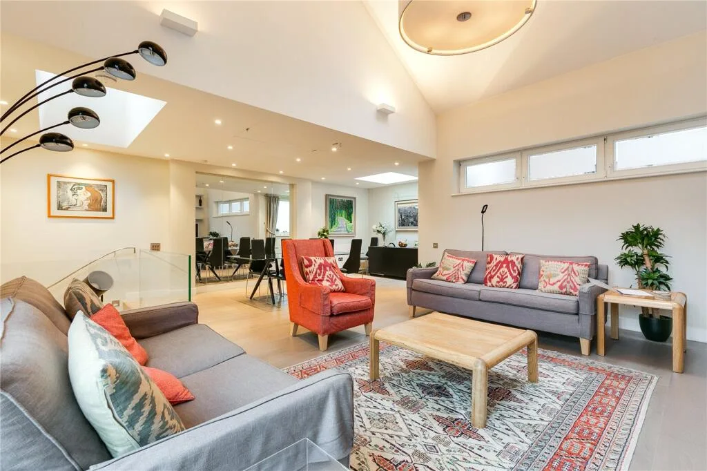 3 bedroom mews property for rent