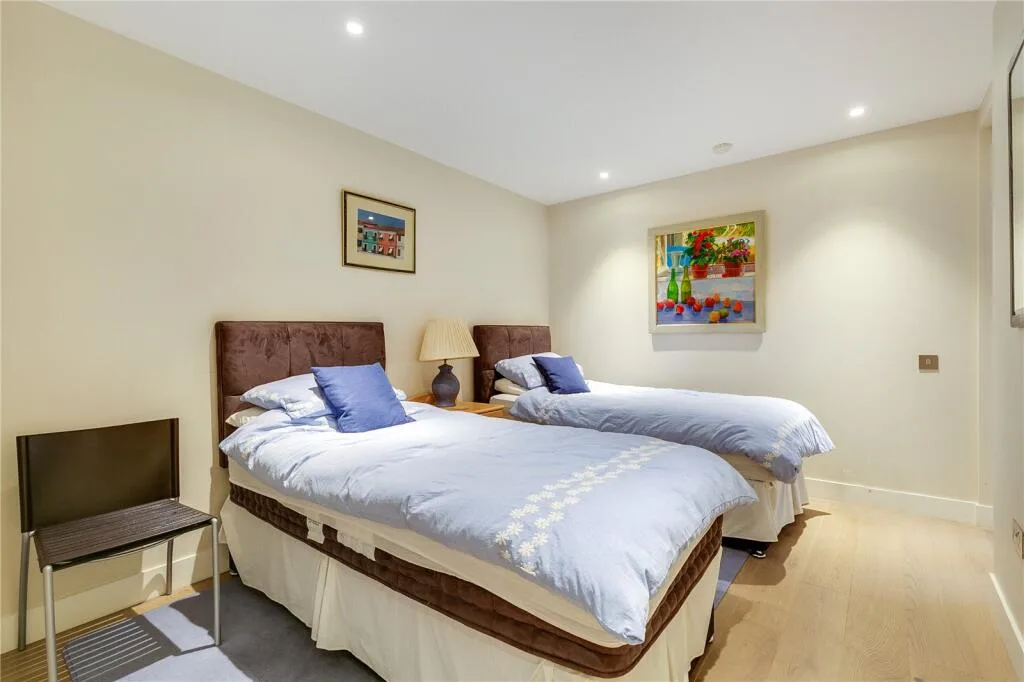 3 bedroom mews property for rent