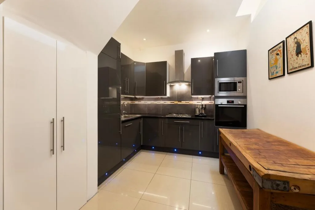 4 bedroom mews property for rent