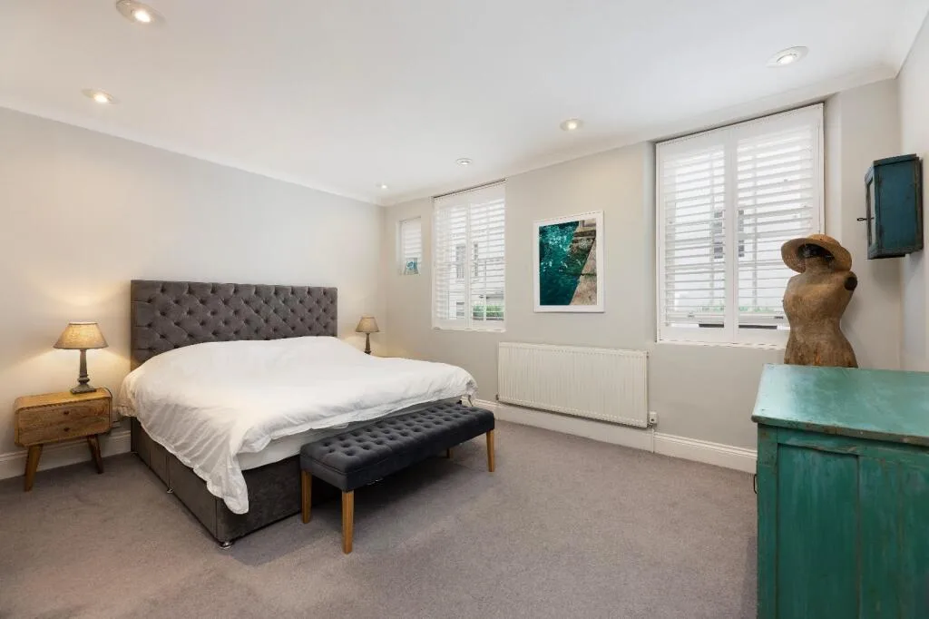 4 bedroom mews property for rent