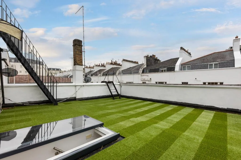 4 bedroom mews property for rent