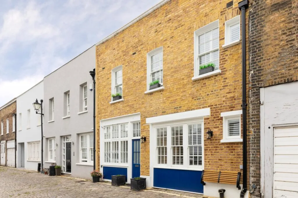 4 bedroom mews property for rent