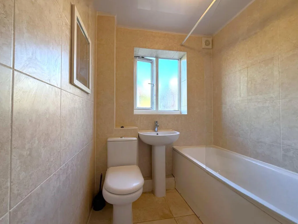 3 bedroom flat for rent