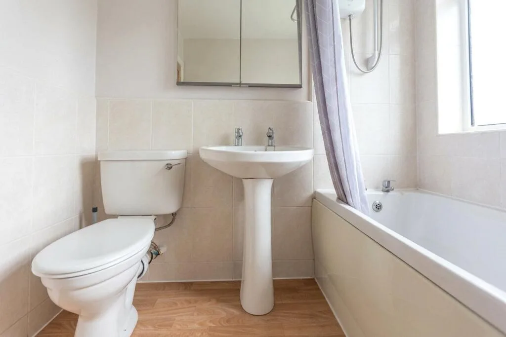 3 bedroom end of terrace house for rent
