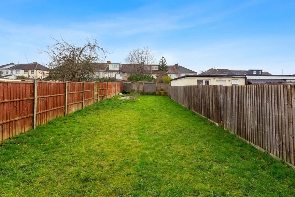 3 bedroom end of terrace house for rent