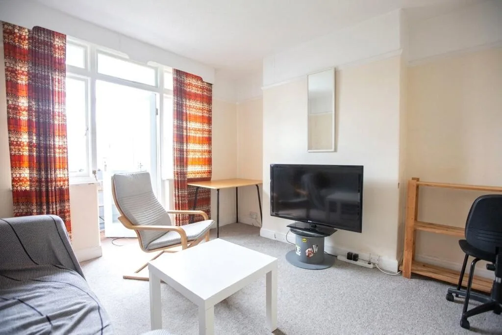 3 bedroom end of terrace house for rent