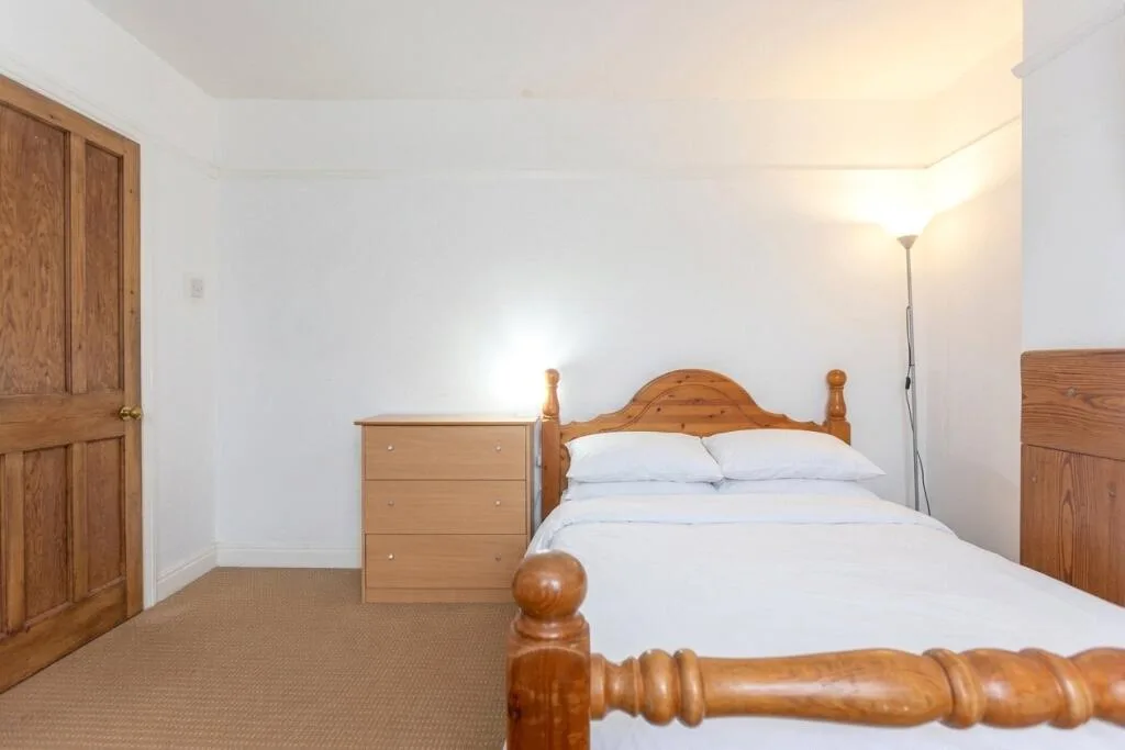 3 bedroom end of terrace house for rent
