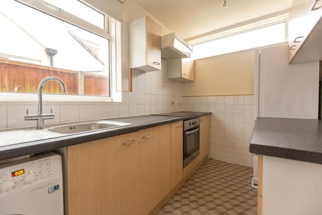 3 bedroom end of terrace house for rent