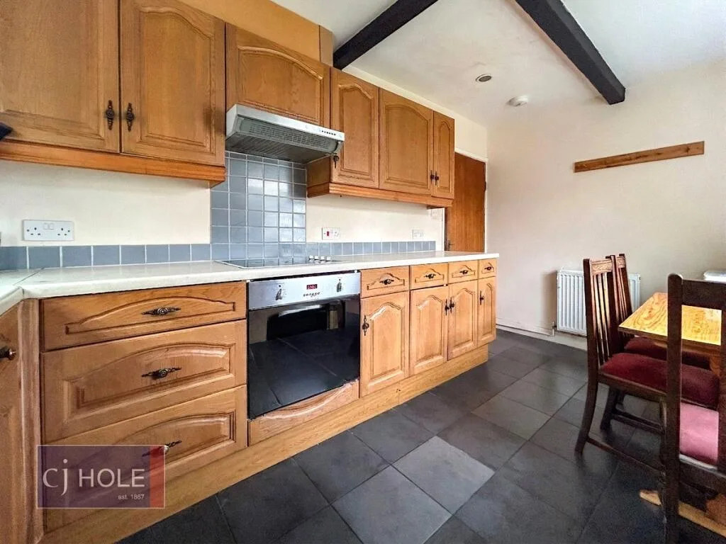 4 bedroom end of terrace house for rent