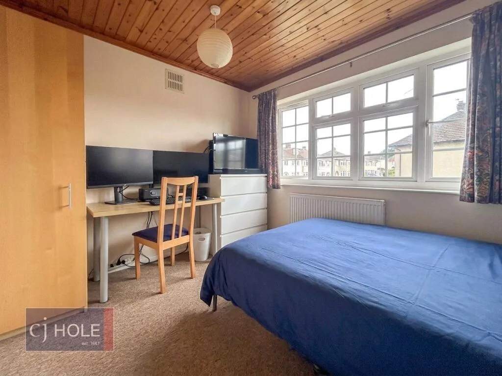 4 bedroom end of terrace house for rent