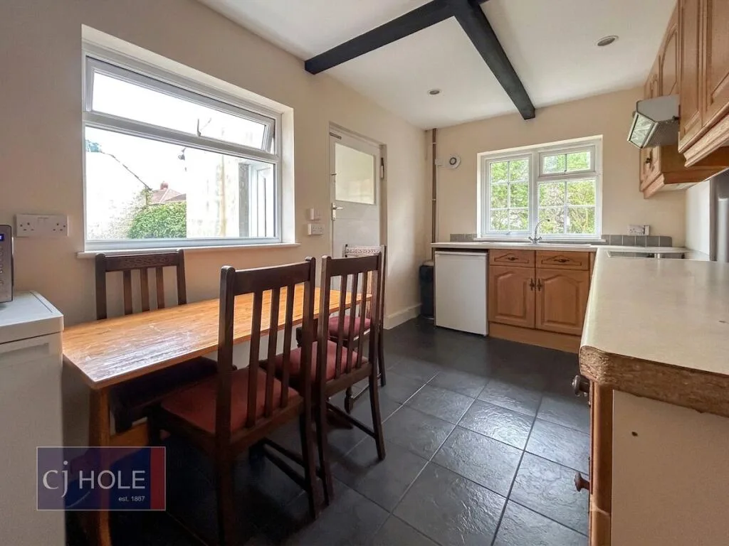 4 bedroom end of terrace house for rent