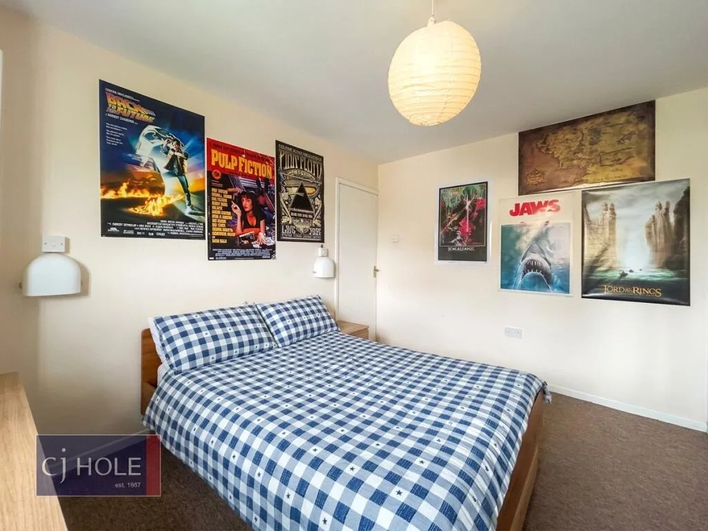 4 bedroom end of terrace house for rent